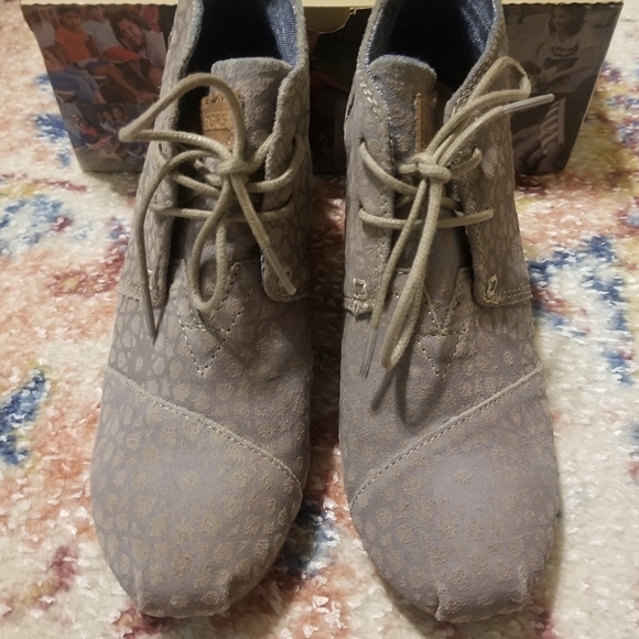 Tom's wedge booties - Picture 1 of 7